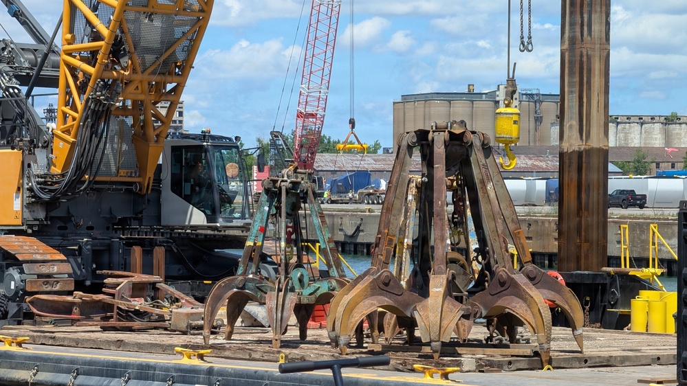 New USACE Buffalo District Commander Tours Buffalo Harbor