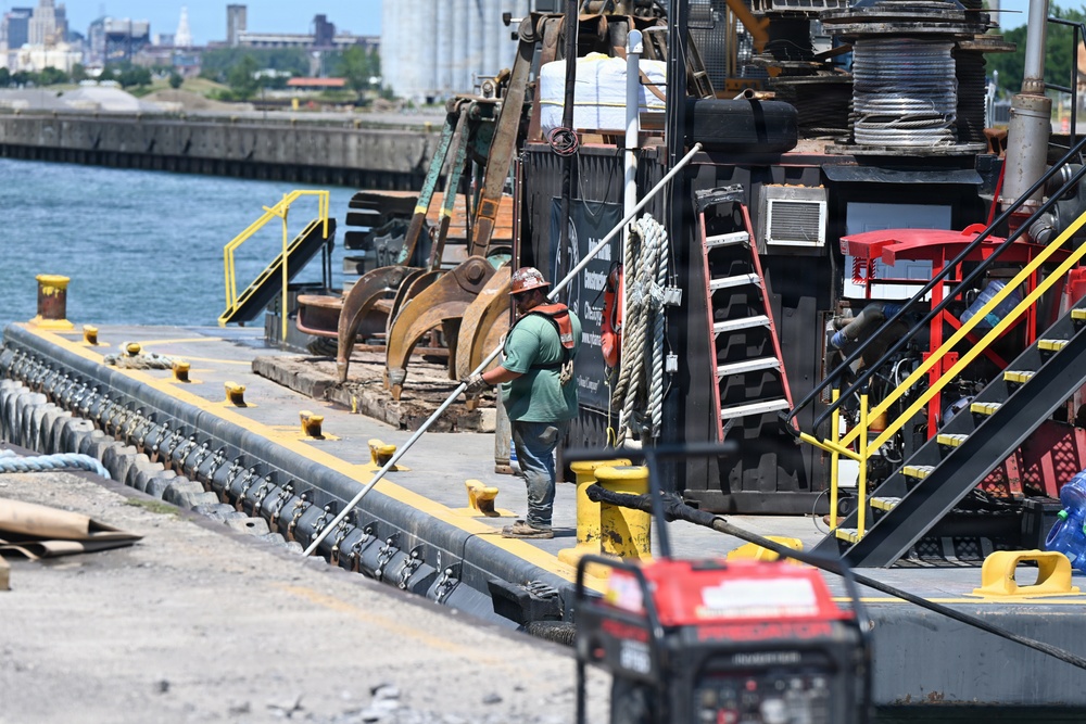 New USACE Buffalo District Commander Tours Buffalo Harbor