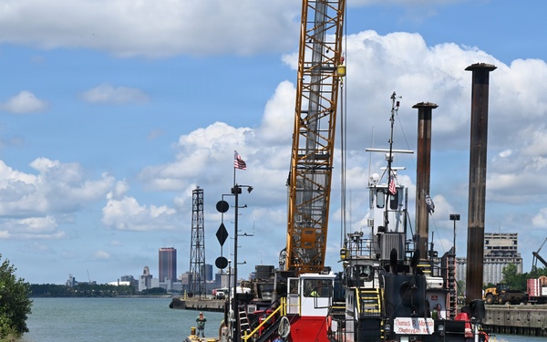 New USACE Buffalo District Commander Tours Buffalo Harbor
