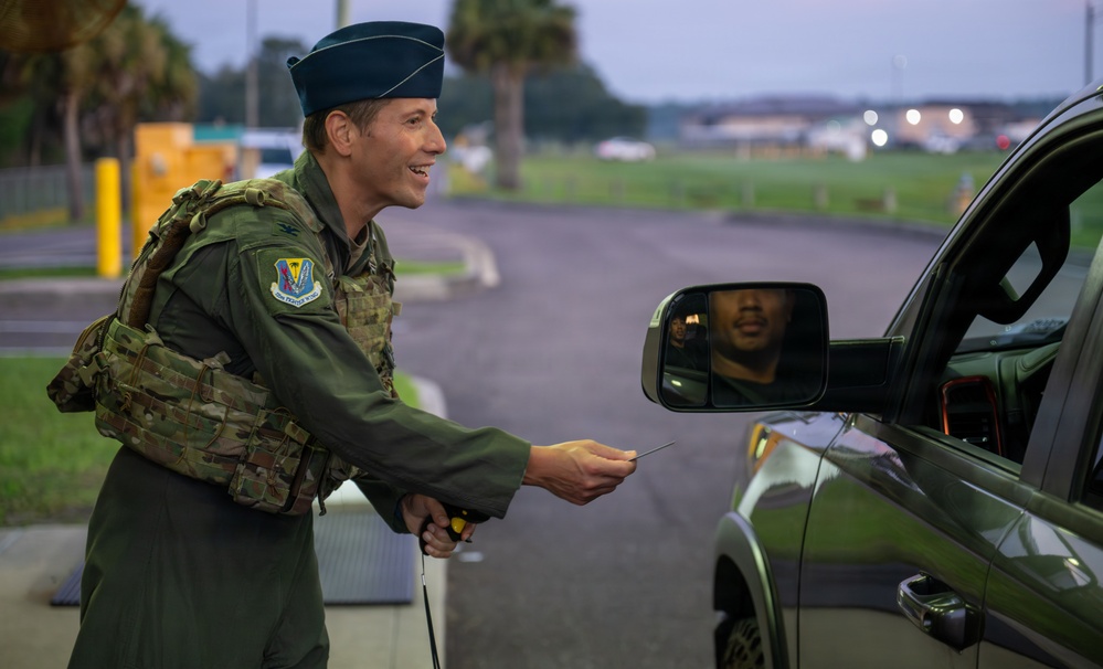 125th Fighter Wing Commander Greets Wing Members at the Gate
