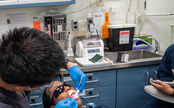 Ronald Reagan Sailors Visit Dental