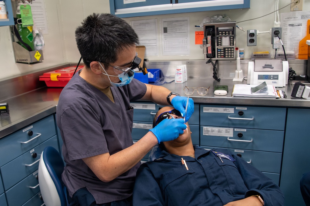 Ronald Reagan Sailors Visit Dental