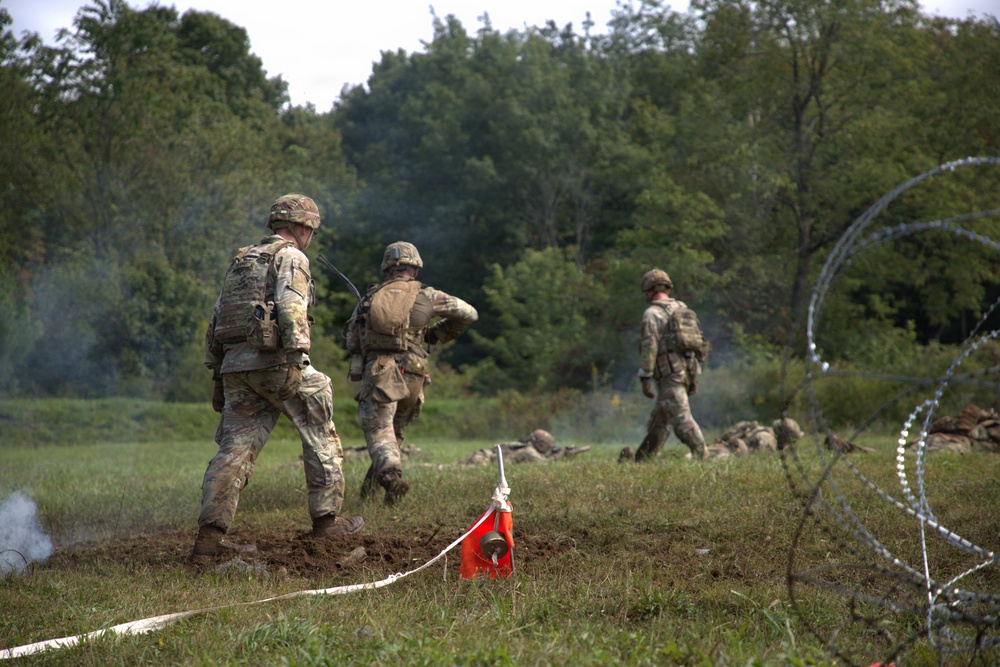 Soldiers from 2nd Battalion, 22nd Infantry Regiment, 1st Brigade Combat Team, 10th Mountain Division (LI) Live Fire