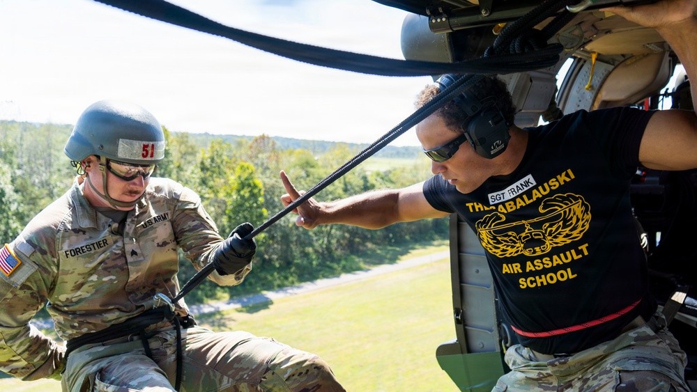 101st Airborne Division Soldiers Conduct Air Assault School Training at Fort Campbell