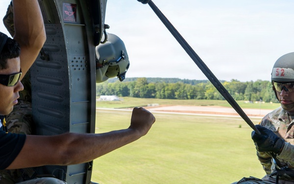 101st Airborne Division Soldiers Conduct Air Assault School Training at Fort Campbell