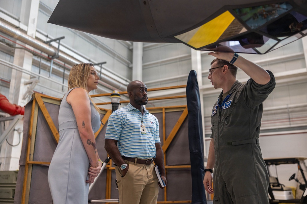 Sen. Scott Staffer Visit VMFAT-501