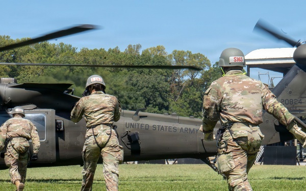101st Airborne Division Soldiers Conduct Air Assault School Training at Fort Campbell