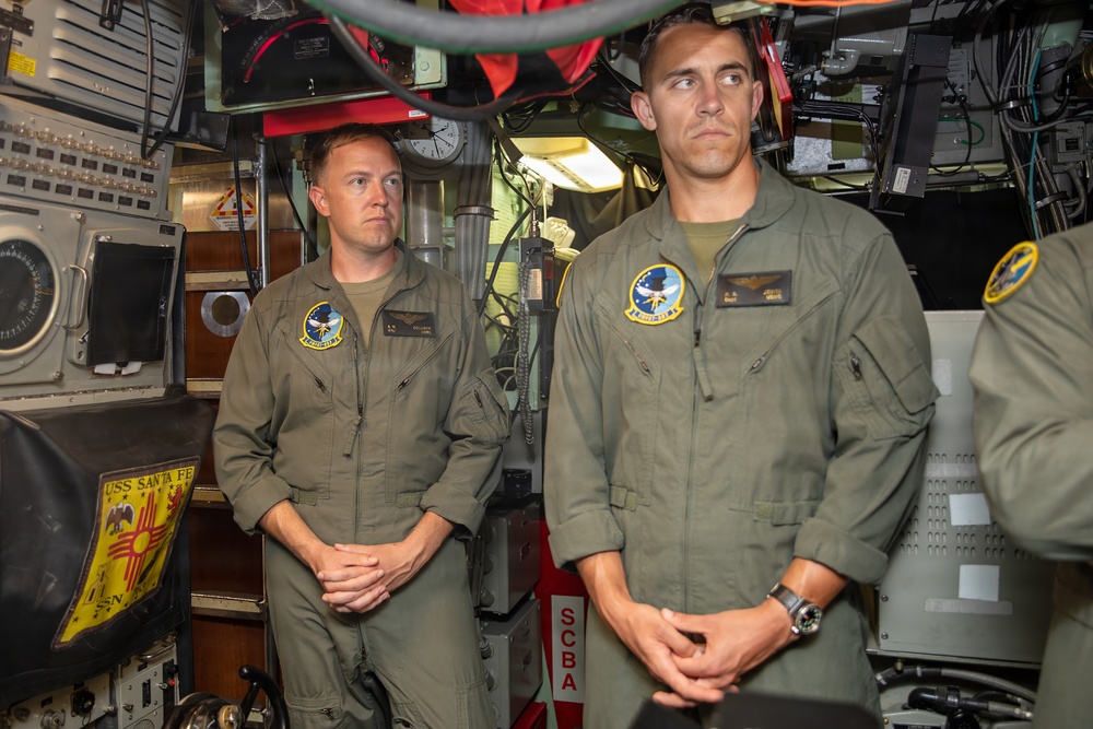 Marine Fighter Attack Training Squadron (VMFAT) 502 Pilots Visit USS Santa Fe (SSN 763)