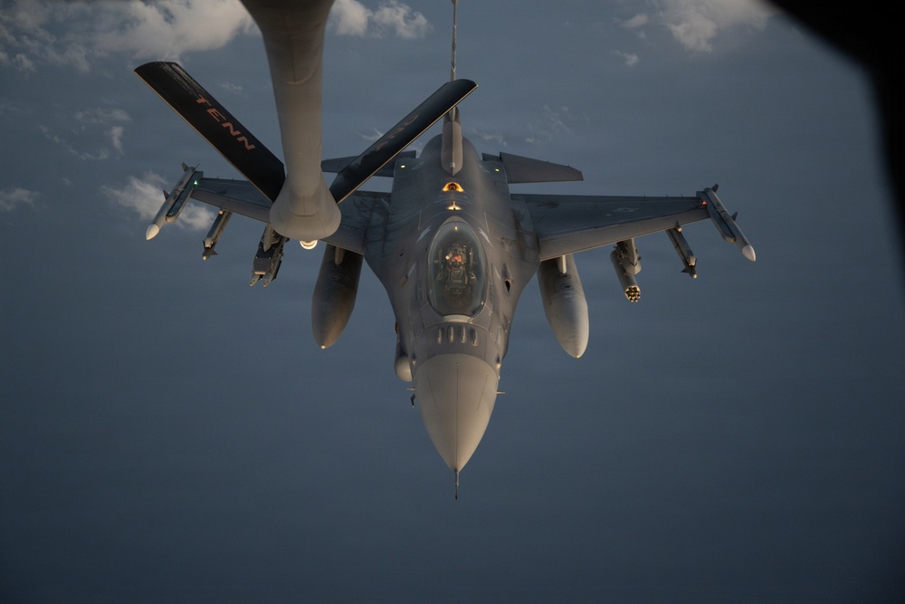 KC-135 supports F-16 refueling operation in CENTCOM