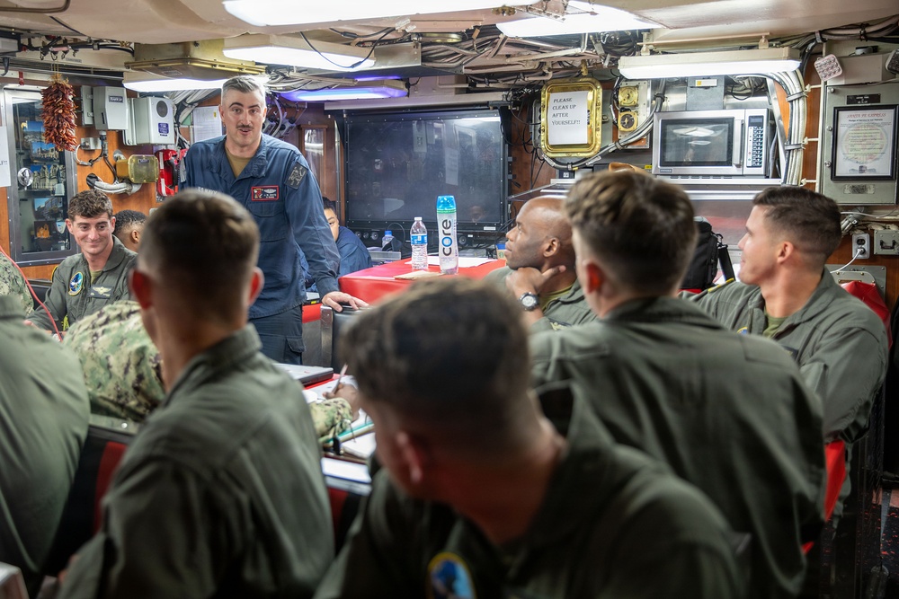 Marine Fighter Attack Training Squadron (VMFAT) 502 Pilots Visit USS Santa Fe (SSN 763)