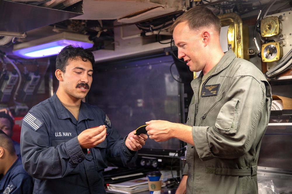 Marine Fighter Attack Training Squadron (VMFAT) 502 Pilots Visit USS Santa Fe (SSN 763)