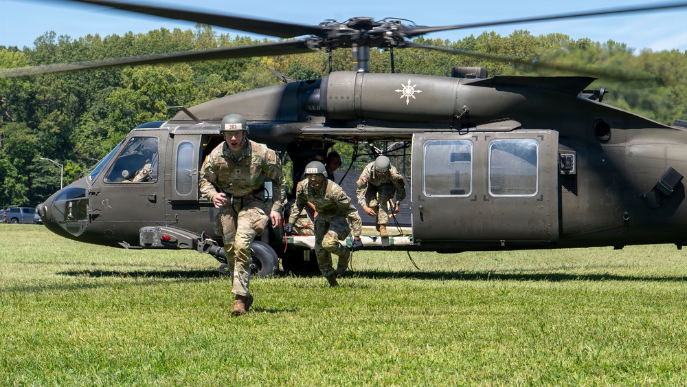 101st Airborne Division Soldiers Conduct Air Assault School Training at Fort Campbell