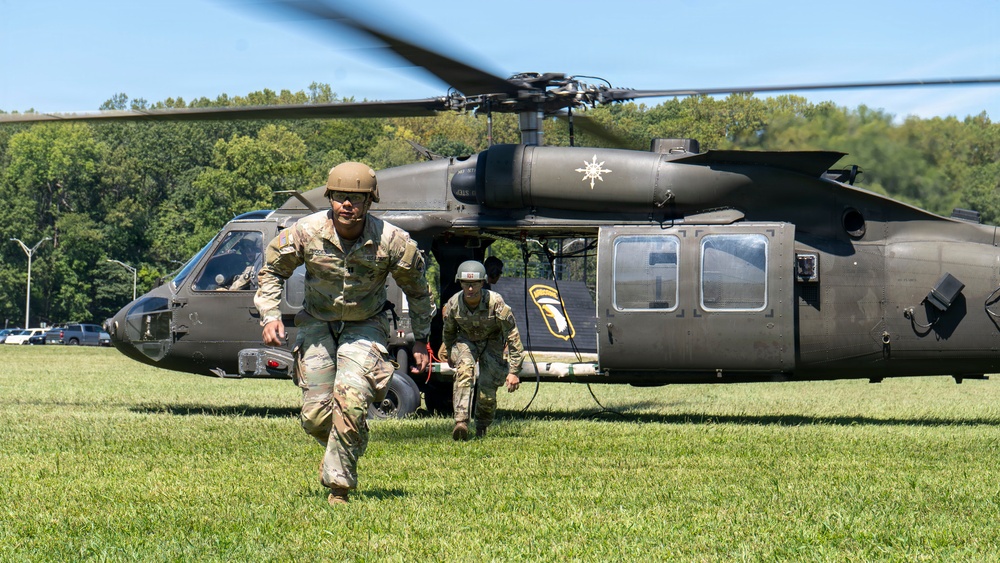 101st Airborne Division Soldiers Conduct Air Assault School Training at Fort Campbell