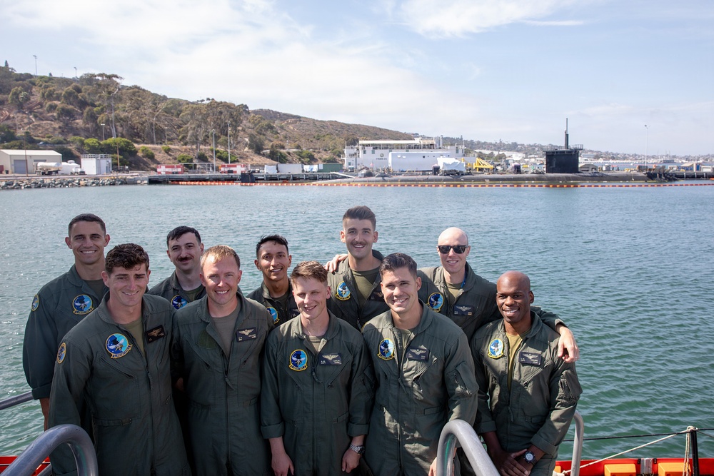 Marine Fighter Attack Training Squadron (VMFAT) 502 Pilots Visit USS Santa Fe (SSN 763)