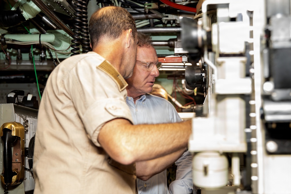 Congressman Scott Peters Visits USS Springfield (SSN 761)