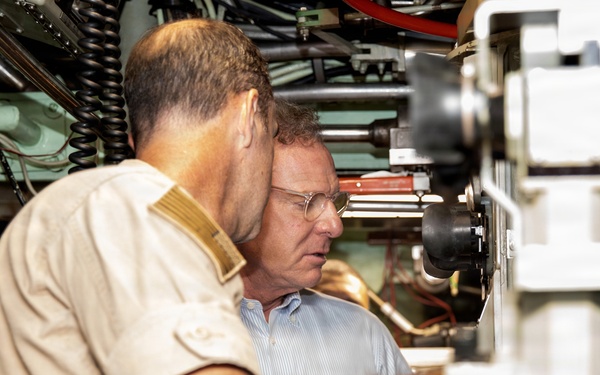 Congressman Scott Peters Visits USS Springfield (SSN 761)