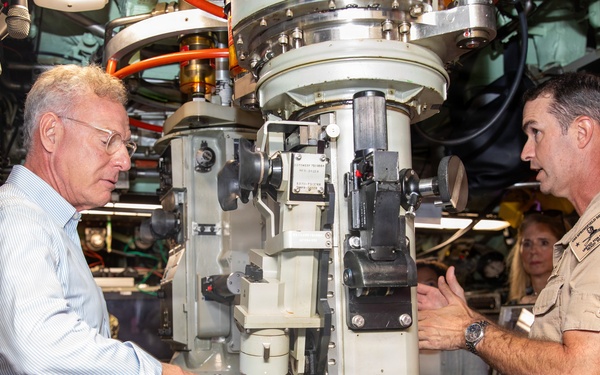 Congressman Scott Peters Visits USS Springfield (SSN 761)