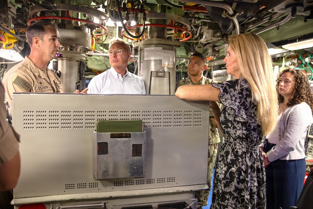 Congressman Scott Peters Visits USS Springfield (SSN 761)