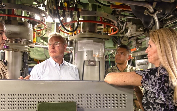 Congressman Scott Peters Visits USS Springfield (SSN 761)