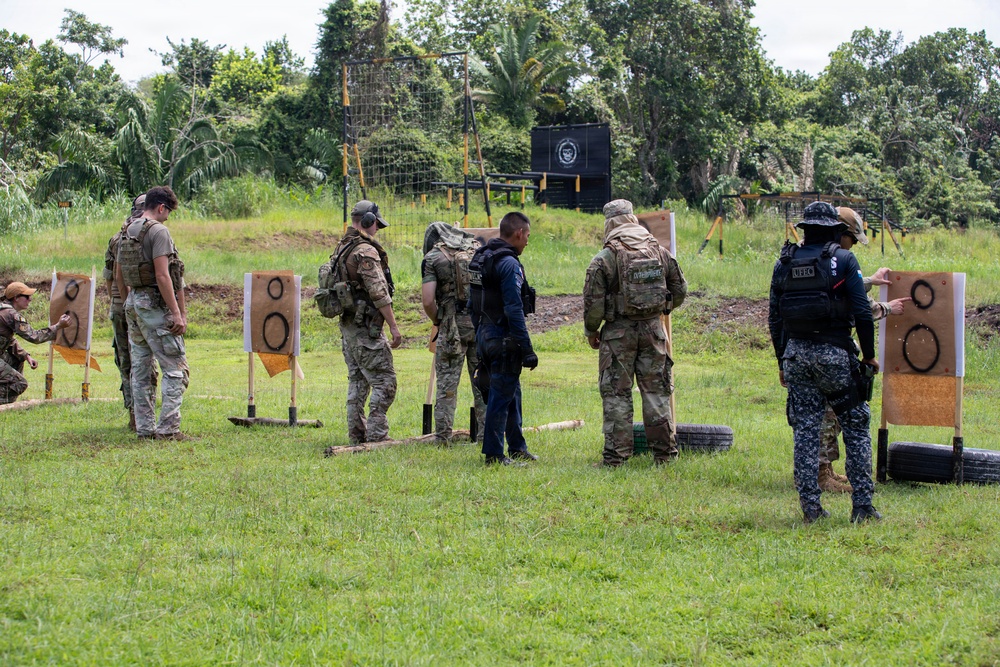 824th Base Defense Squadron Trains with Panamanian Partners in Weapon Systems