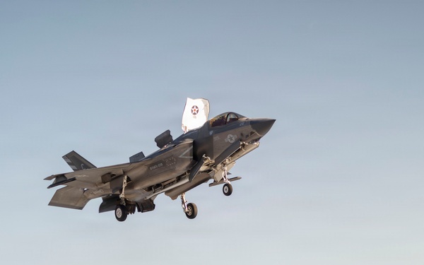13th MEU | VMFA-211 Conducts Carrier Qualifications Aboard USS Makin Island