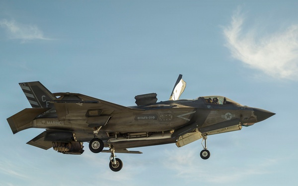 13th MEU | VMFA-211 Conducts Carrier Qualifications Aboard USS Makin Island