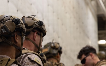 13th MEU | Marines Conduct a Tactical Recovery of Aircraft and Personnel Training