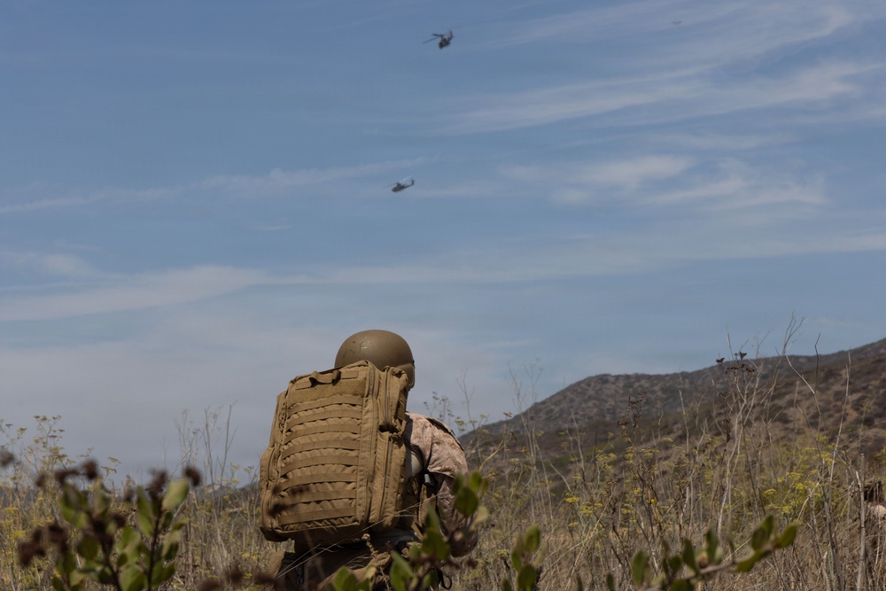 13th MEU | Marines Conduct a Tactical Recovery of Aircraft and Personnel Training