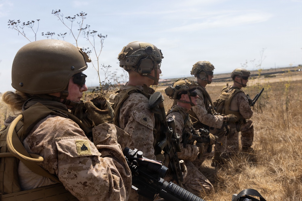 13th MEU | Marines Conduct a Tactical Recovery of Aircraft and Personnel Training