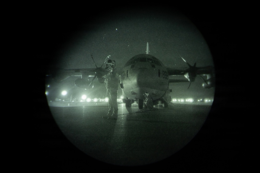 VMGR-152 executes aviation delivered ground refueling training with 160th SOAR