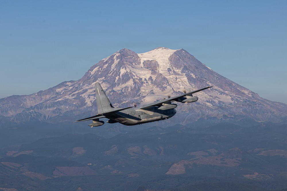 VMGR-152, 252, aerial refuels 160th SOAR during Evergreen 26