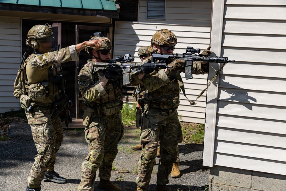 5th Special Forces Group Green Berets Train West Point Cadets at Camp Buckner