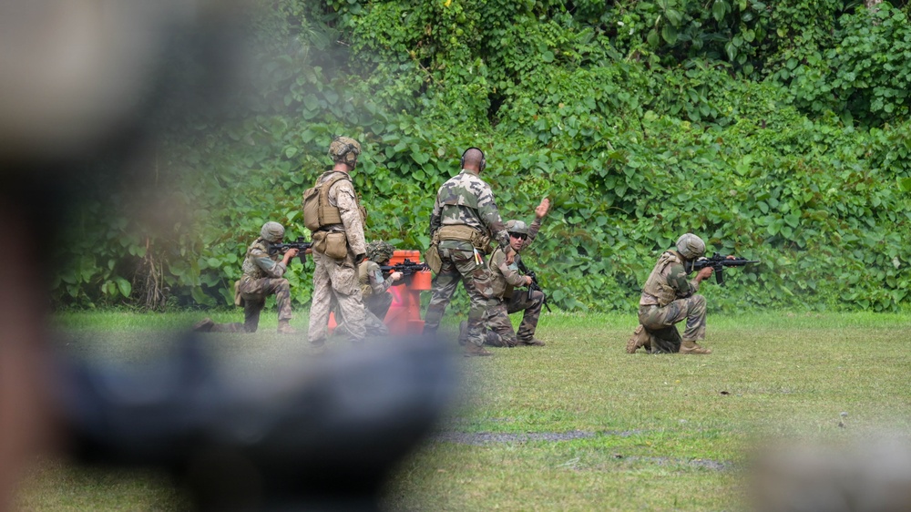 DELAYEN 26: MRF-D, French Armed Forces in French Polynesia conduct bilateral live-fire squad attack drills