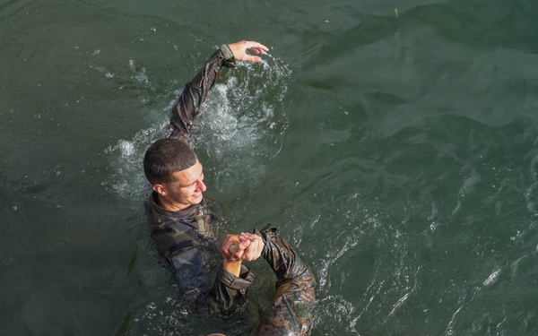 DELAYEN 26: MRF-D Marines conduct amphibious movements in commando course