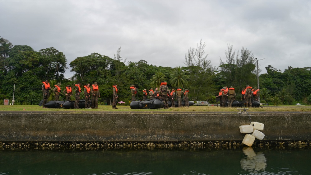 DELAYEN 26: MRF-D Marines conduct amphibious movements in commando course