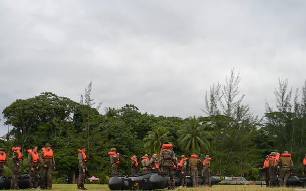 DELAYEN 26: MRF-D Marines conduct amphibious movements in commando course