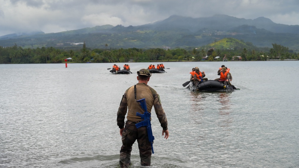DELAYEN 26: MRF-D Marines conduct amphibious movements in commando course