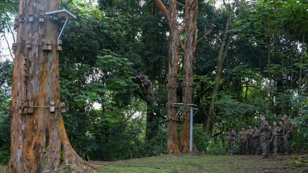 DELAYEN 26: MRF-D Marines participate in obstacle drill for commando course