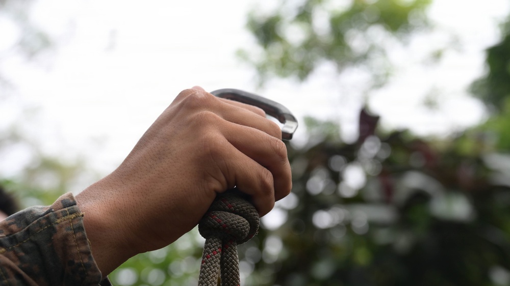 DELAYEN 26: MRF-D Marines participate in obstacle drill for commando course