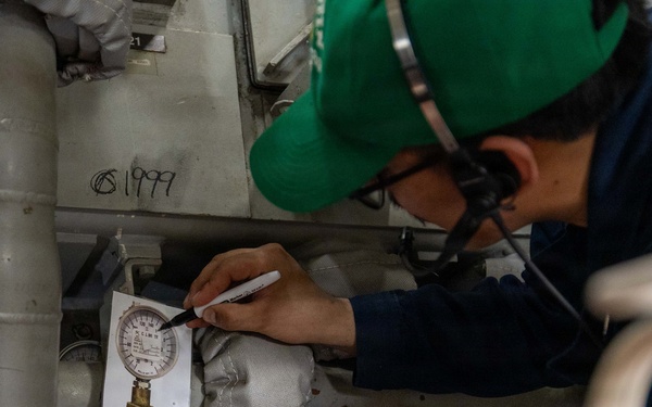 USS Mustin conducts engineering training team drill