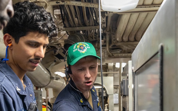 USS Mustin conducts engineering training team drill
