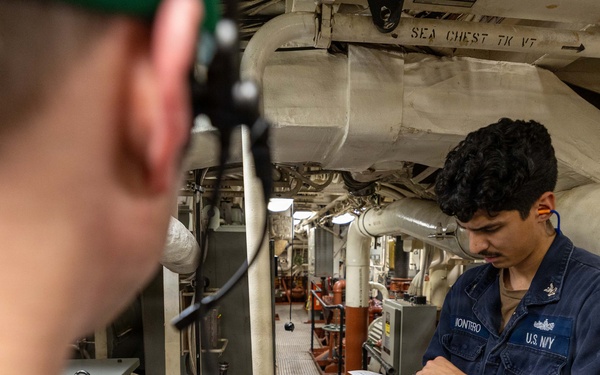 USS Mustin conducts engineering training team drill