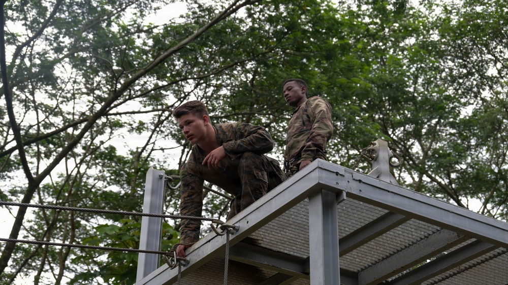DELAYEN 26: MRF-D Marines participate in obstacle drill for commando course