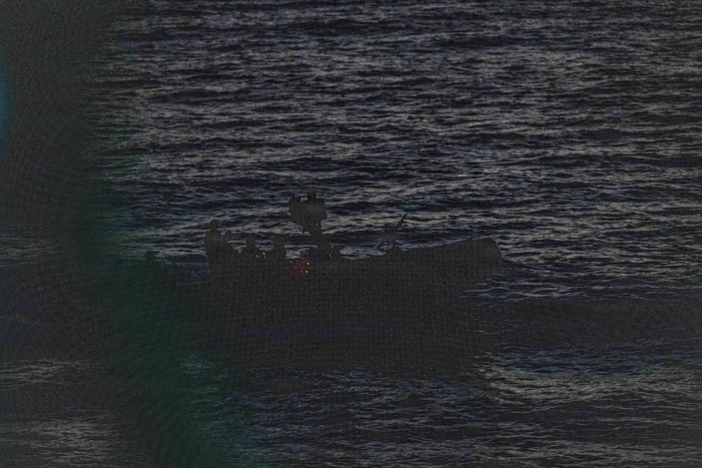 13th MEU | MRF Conducts Nighttime Visit, Board, Search and Seizure Training