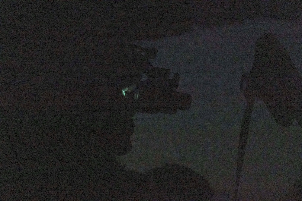 13th MEU | MRF Conducts Nighttime Visit, Board, Search and Seizure Training