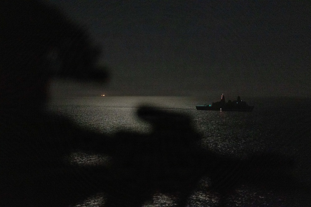 13th MEU | MRF Conducts Nighttime Visit, Board, Search and Seizure Training
