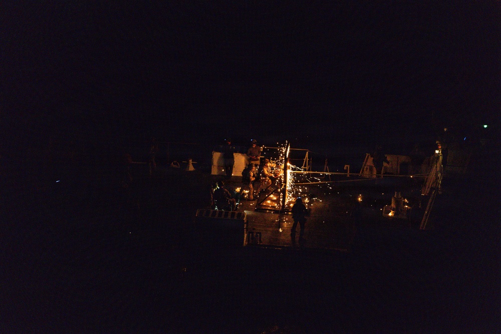 13th MEU | MRF Conducts Nighttime Visit, Board, Search and Seizure Training