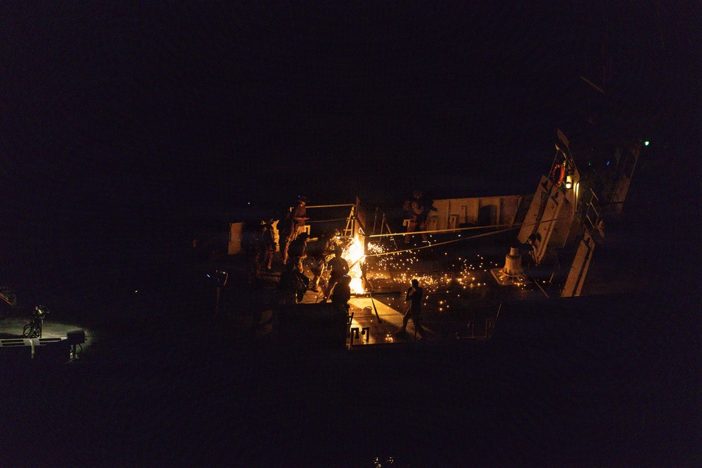 13th MEU | MRF Conducts Nighttime Visit, Board, Search and Seizure Training