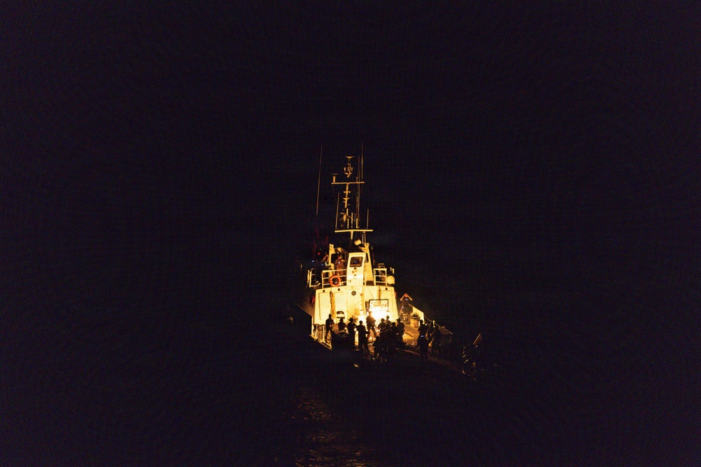 13th MEU | MRF Conducts Nighttime Visit, Board, Search and Seizure Training