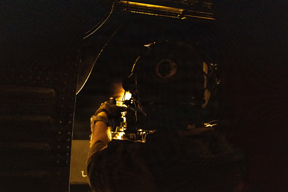 13th MEU | MRF Conducts Nighttime Visit, Board, Search and Seizure Training